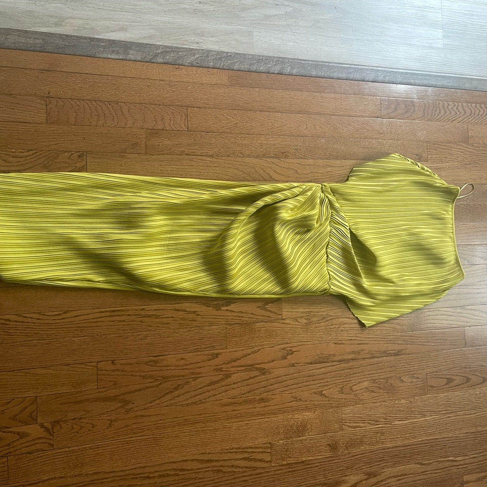 Elegant chartreuse Green Off-Shoulder Dress - Picture 7 of 7